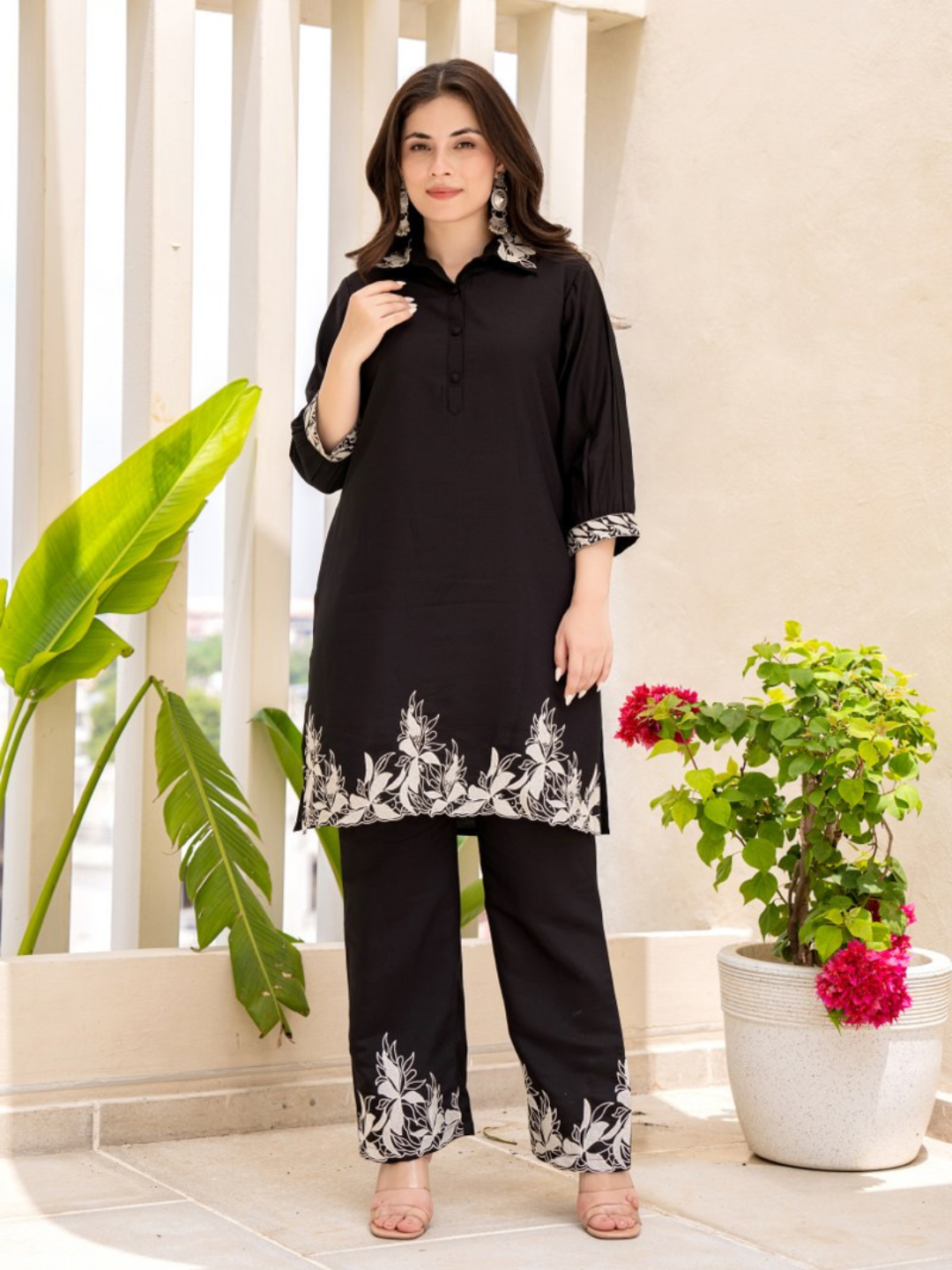 Black Embroidered Floral Kurta With Pant