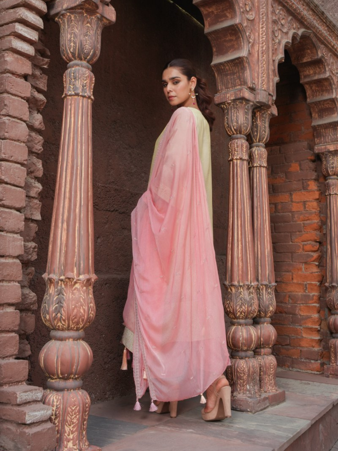 Off-White Embroidered Kurta Set With Pink Dupatta