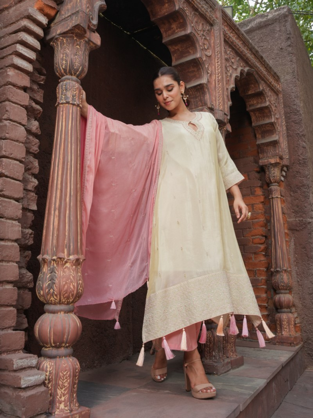 Off-White Embroidered Kurta Set With Pink Dupatta