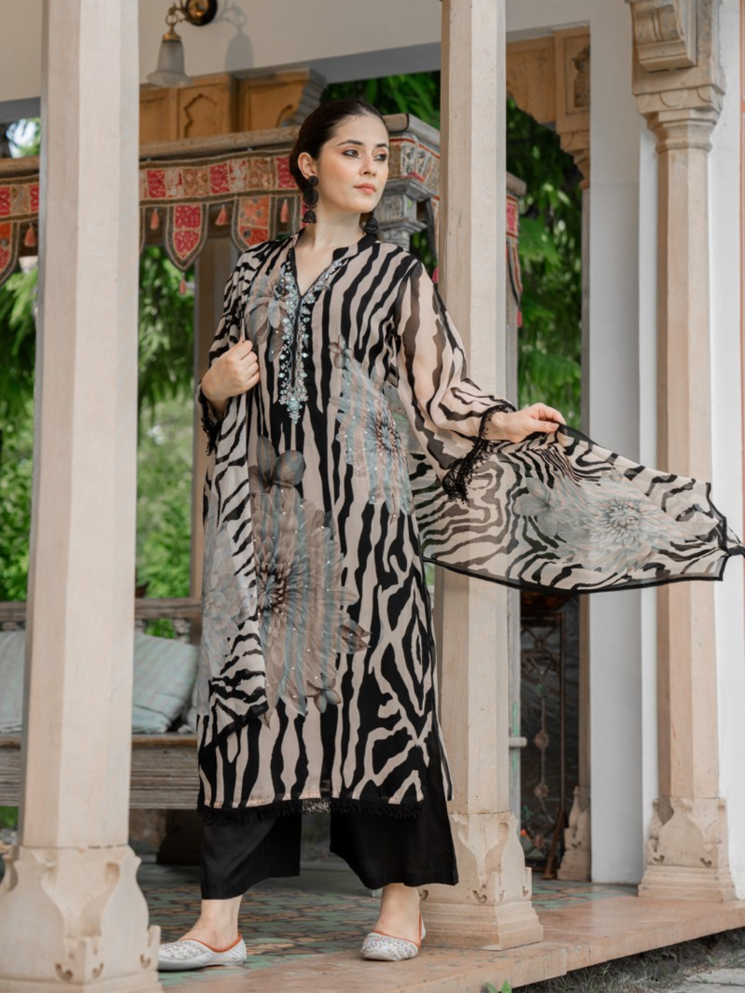Full Sleeves v-neck black kaftan
