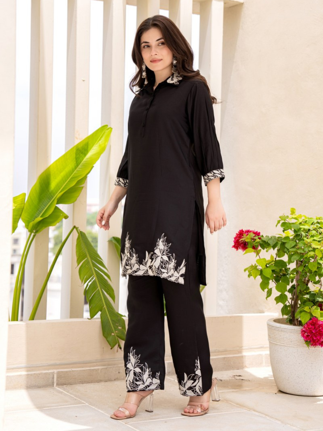 Black Embroidered Floral Kurta With Pant