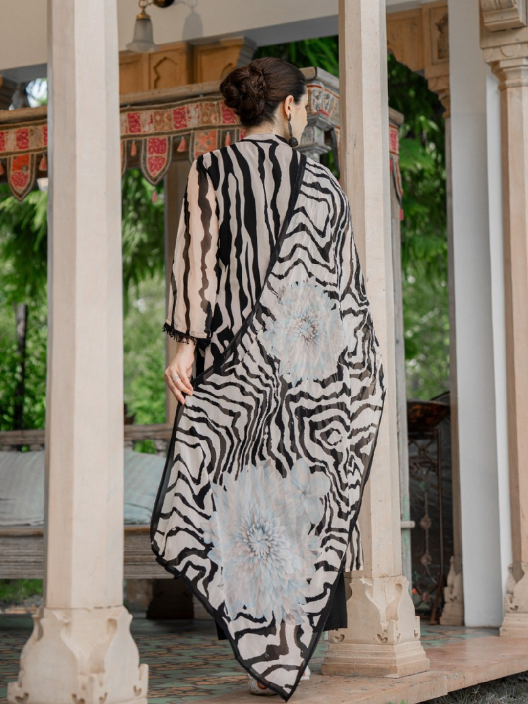 Full Sleeves v-neck black kaftan