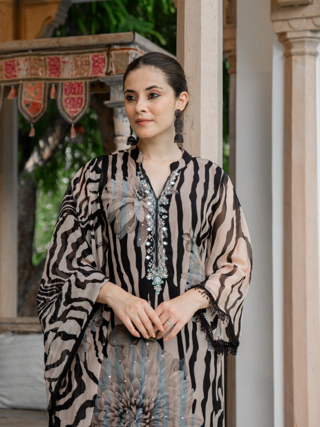 Full Sleeves v-neck black kaftan